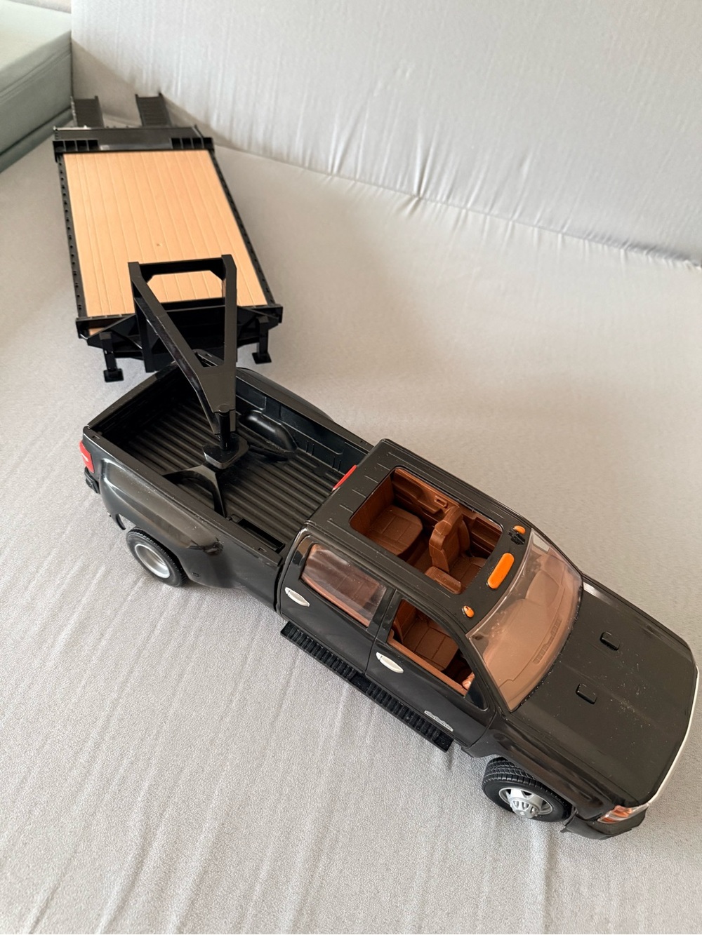 1/32 RAM Can Pickup Truck with Trailer